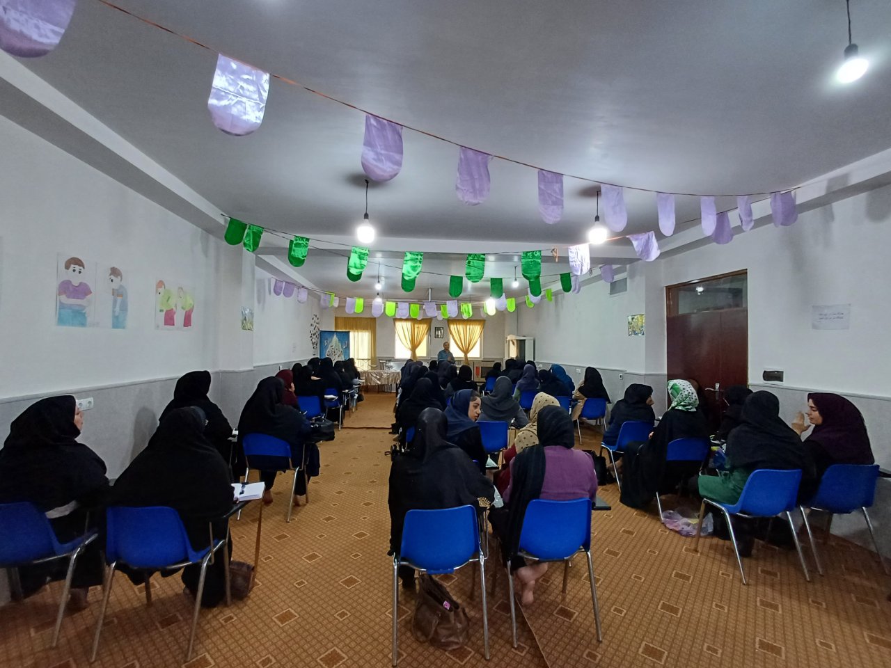 جلسه اولیا دانش آموزان دبستان رشد فرهنگ قزوین